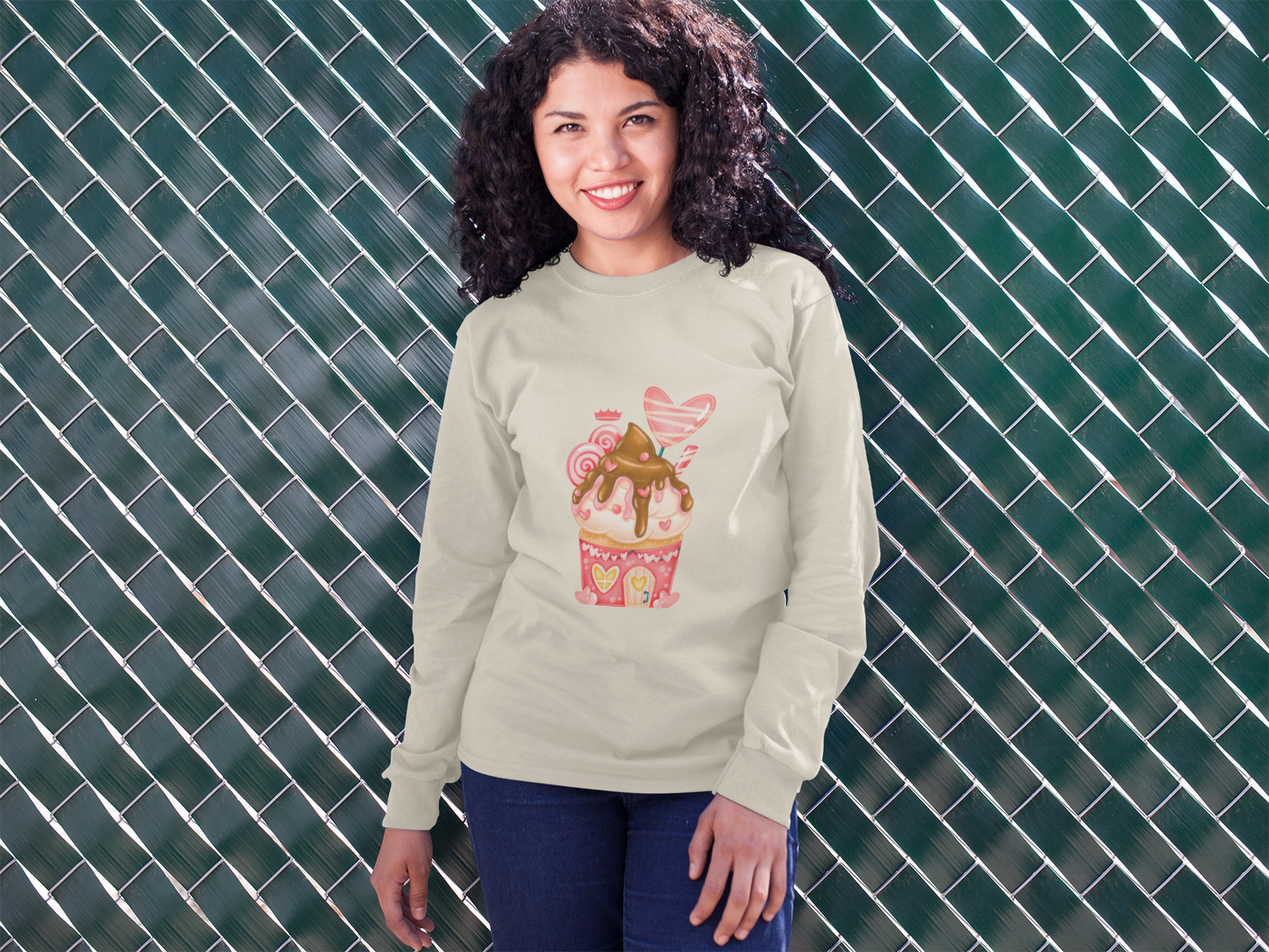 LOVE CUPCAKE Unisex Heavy Blend™ Crewneck Sweatshirt